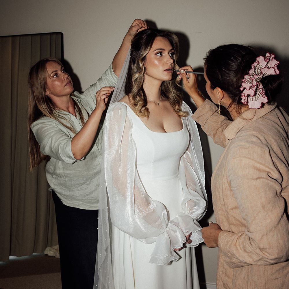 bride-gets-ready-for-wedding-day