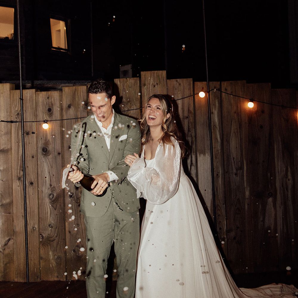 champagne-pop-wedding-photo