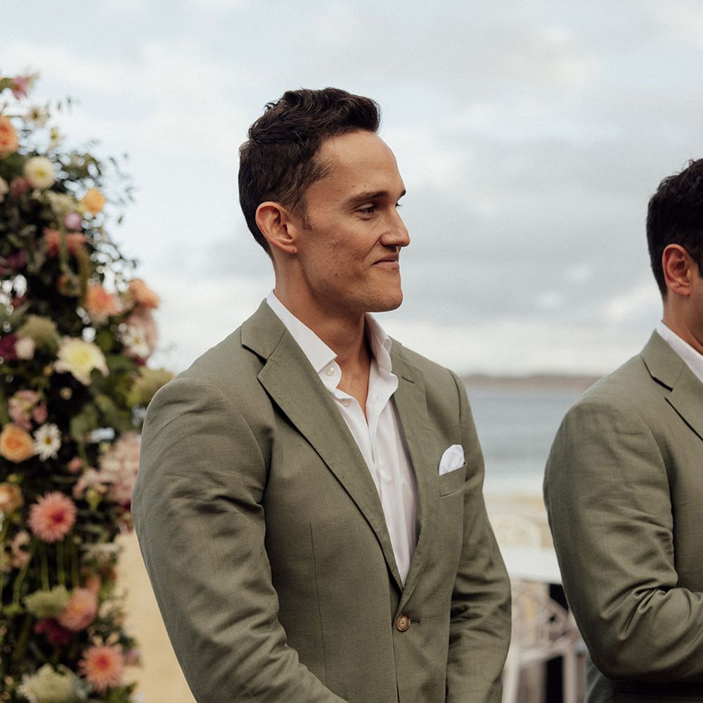 groom-in-green-wedding-suit