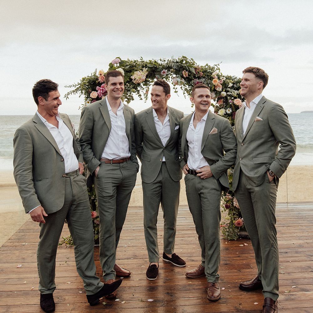 groomsmen-and-groom-in-green-suits