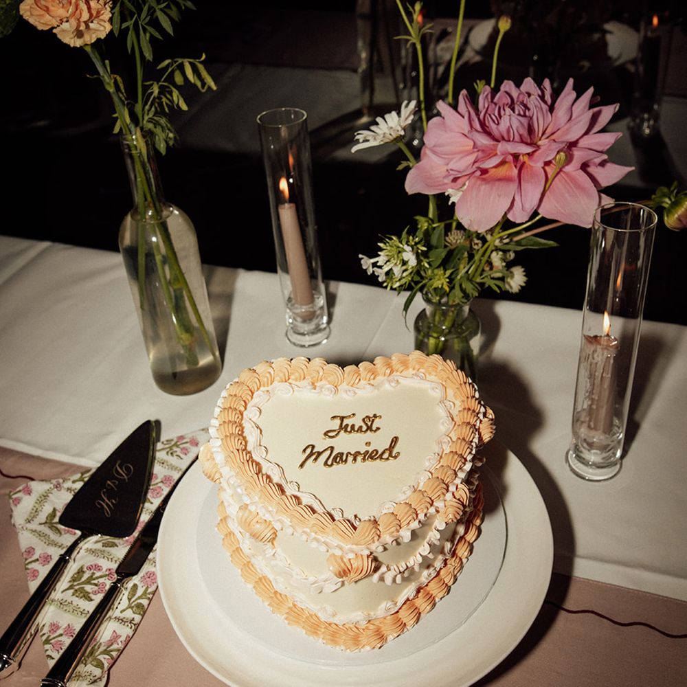 heart-shaped-just-married-wedding-cake