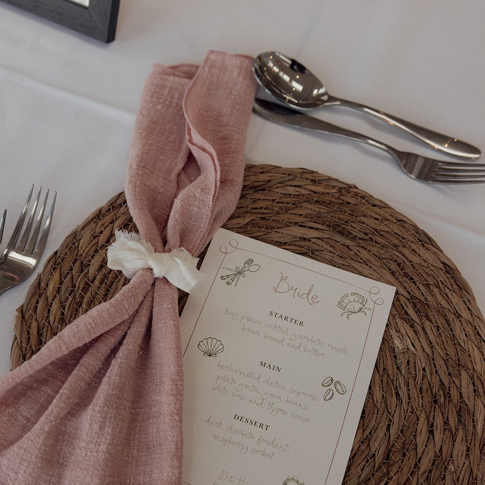 wicker-place-mat-with-pink-napkin