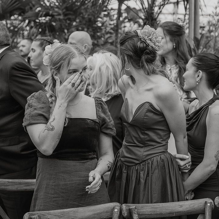 bridesmaids-reaction-to-seeing-bride