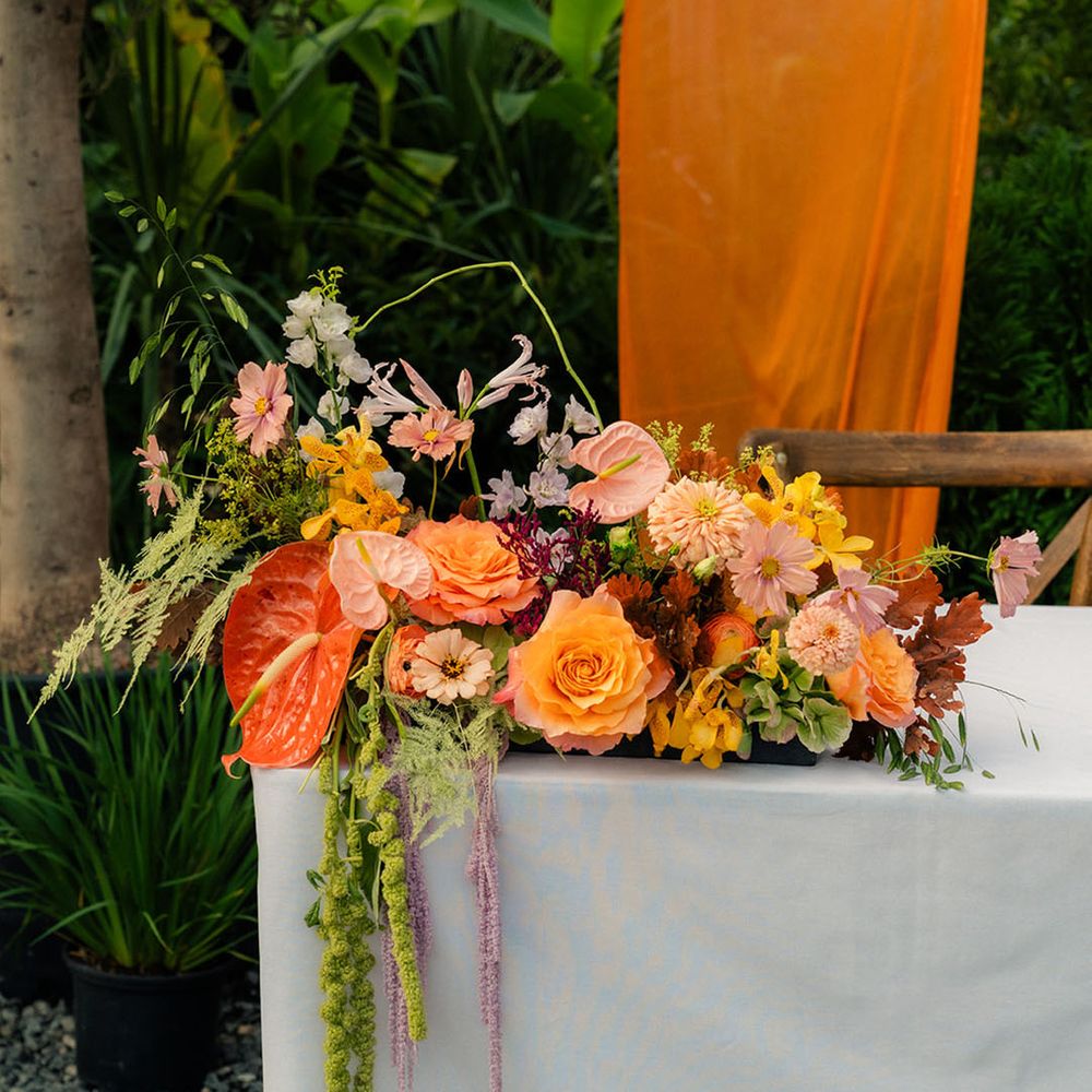 orange-wedding-flower-arrangements