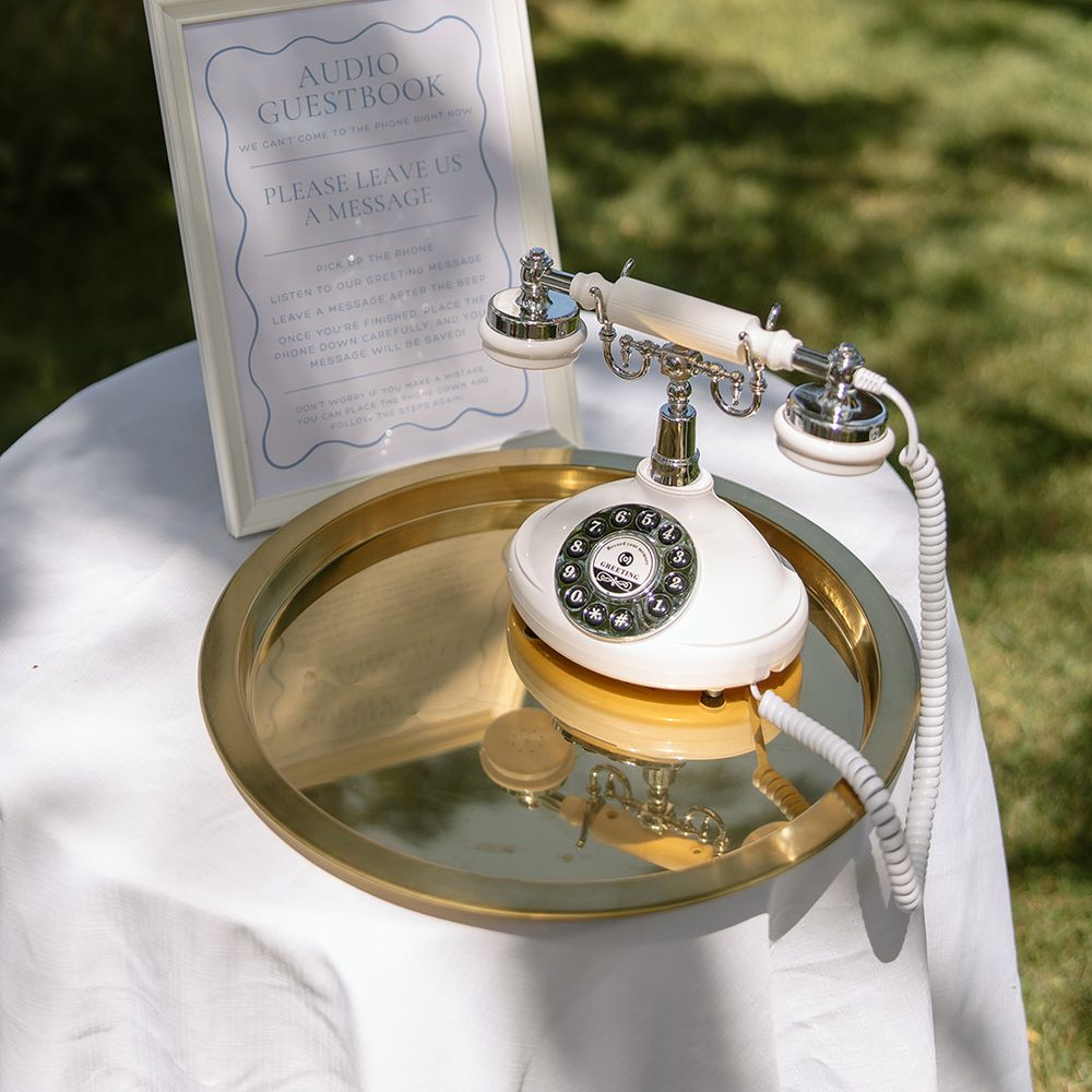 Audio guest book with vintage phone 