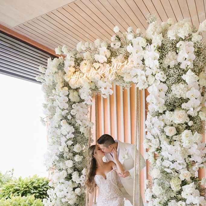Sri Panwa rooftop wedding with white flowers