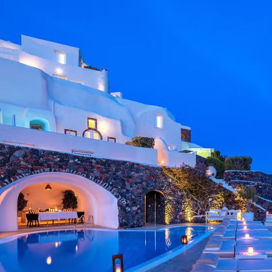 Canaves Oia suites with pools