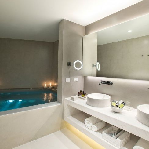 Plunge pool in bathroom at Grace Hotel