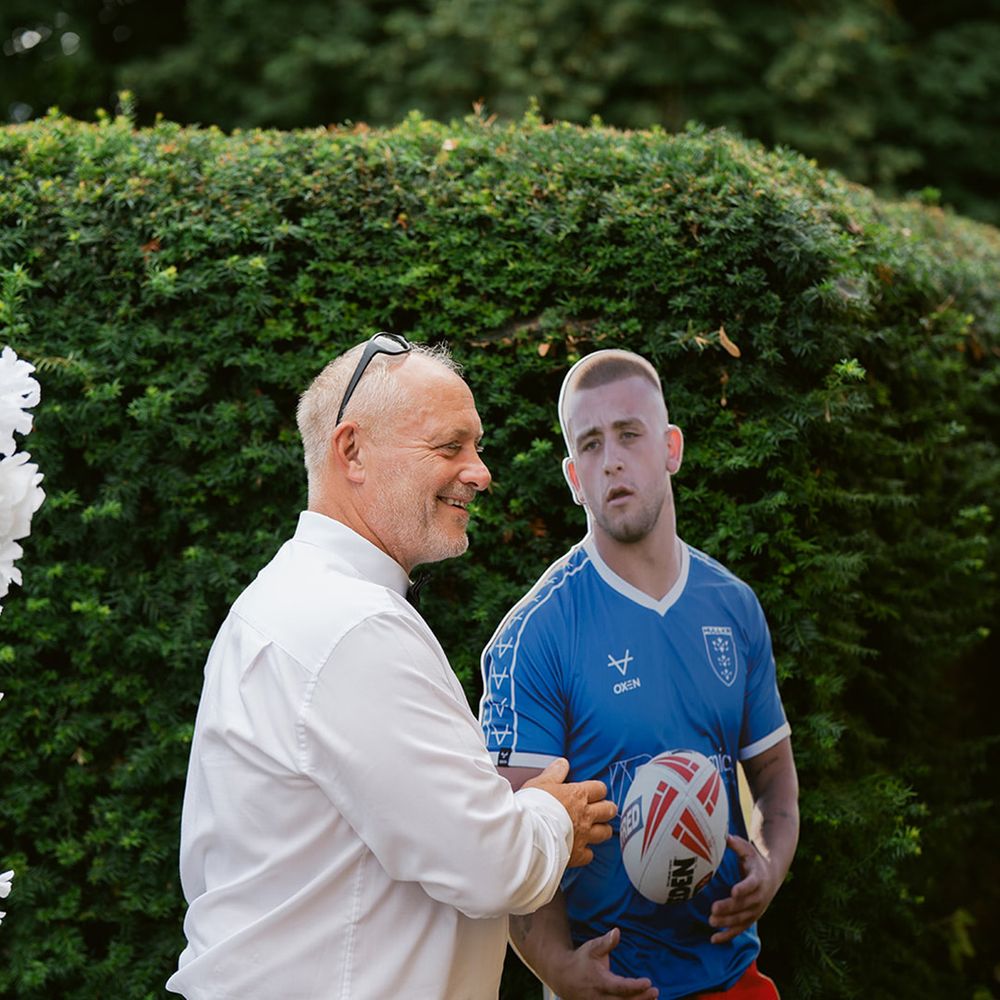 Funny wedding speeches with cardboard cutouts 