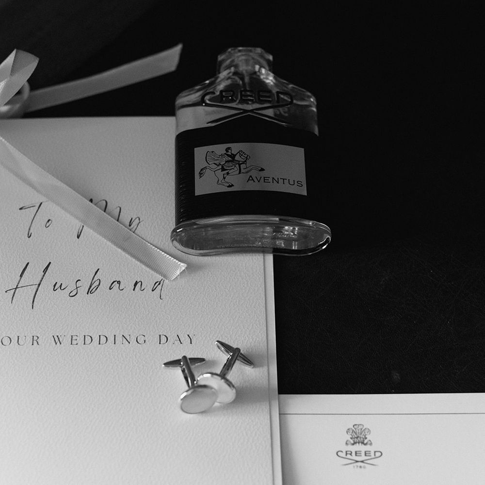 Grooms gifts for the morning of the wedding with cologne and cufflinks