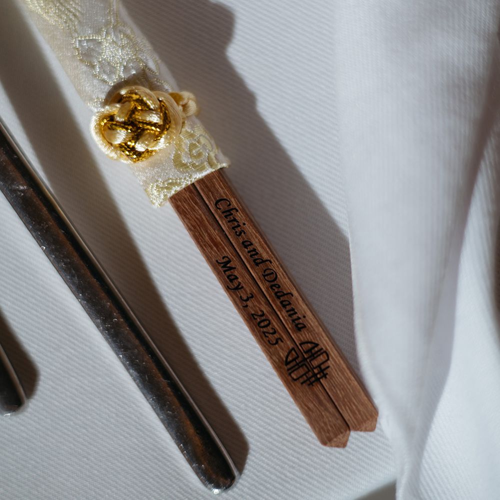 Personalised chopsticks with mandarin 