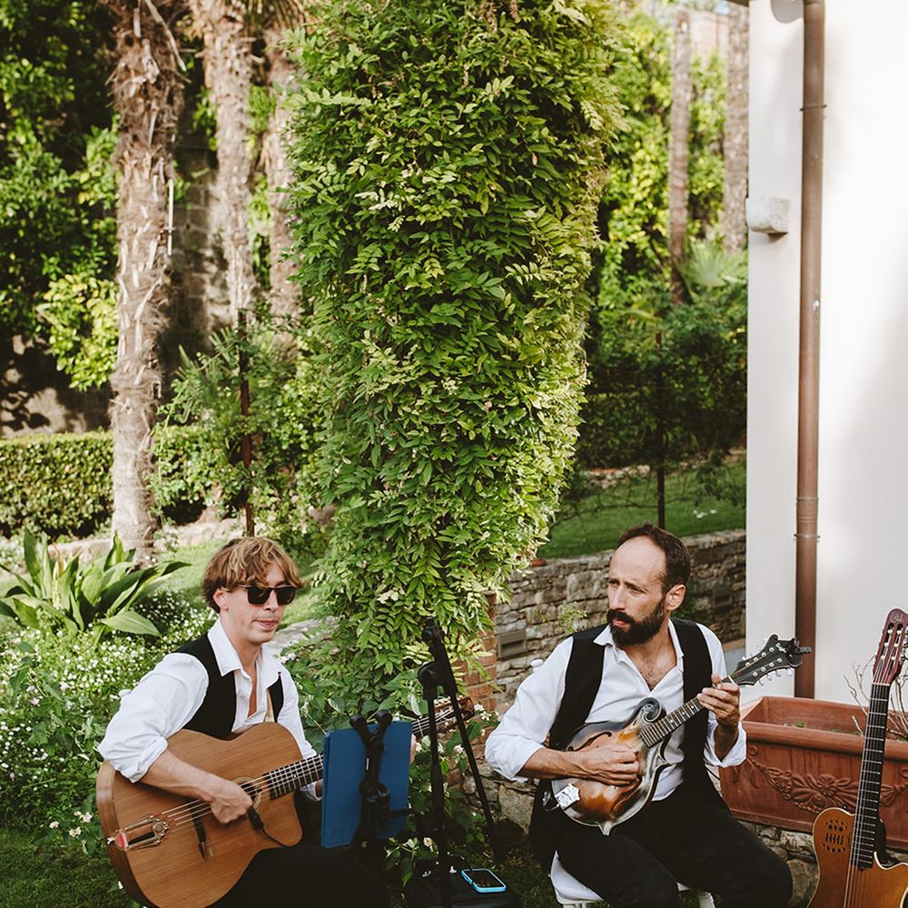 Guitar wedding musicians 