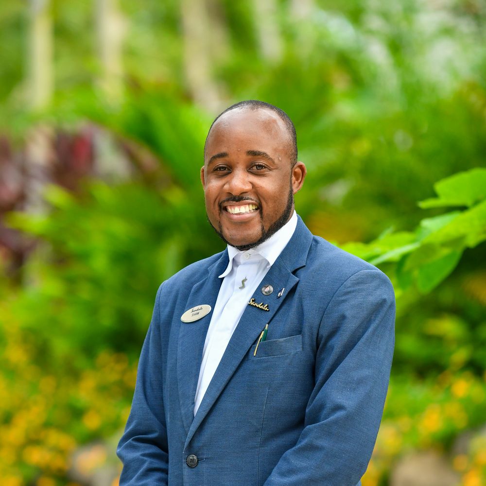 Shawn Shaw stargazing concierge at Sandals Dunn's River