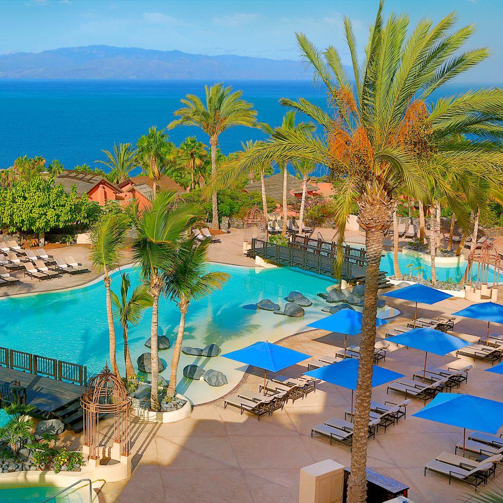 The Ritz Carlton with swimming pool 