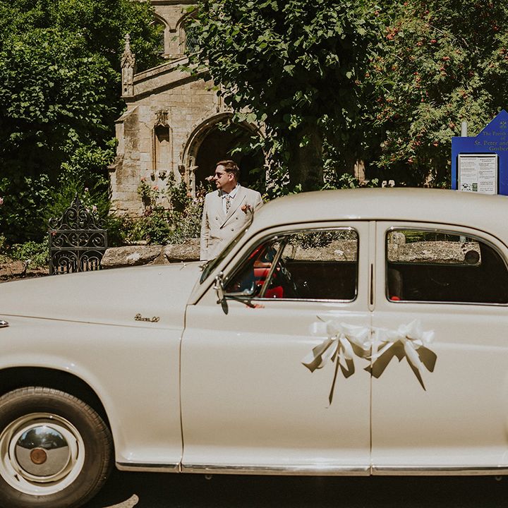 White bows on car handles as wedding car decor 