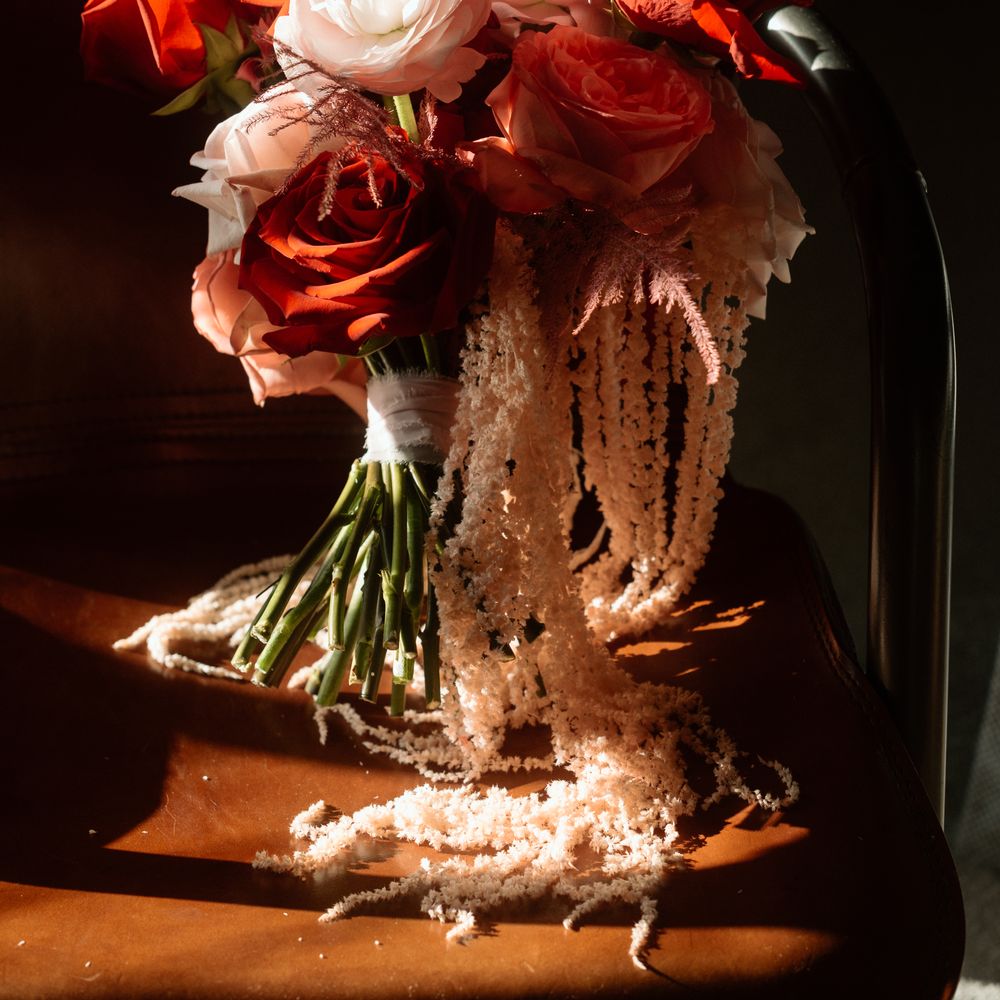 pink red roses bouquet