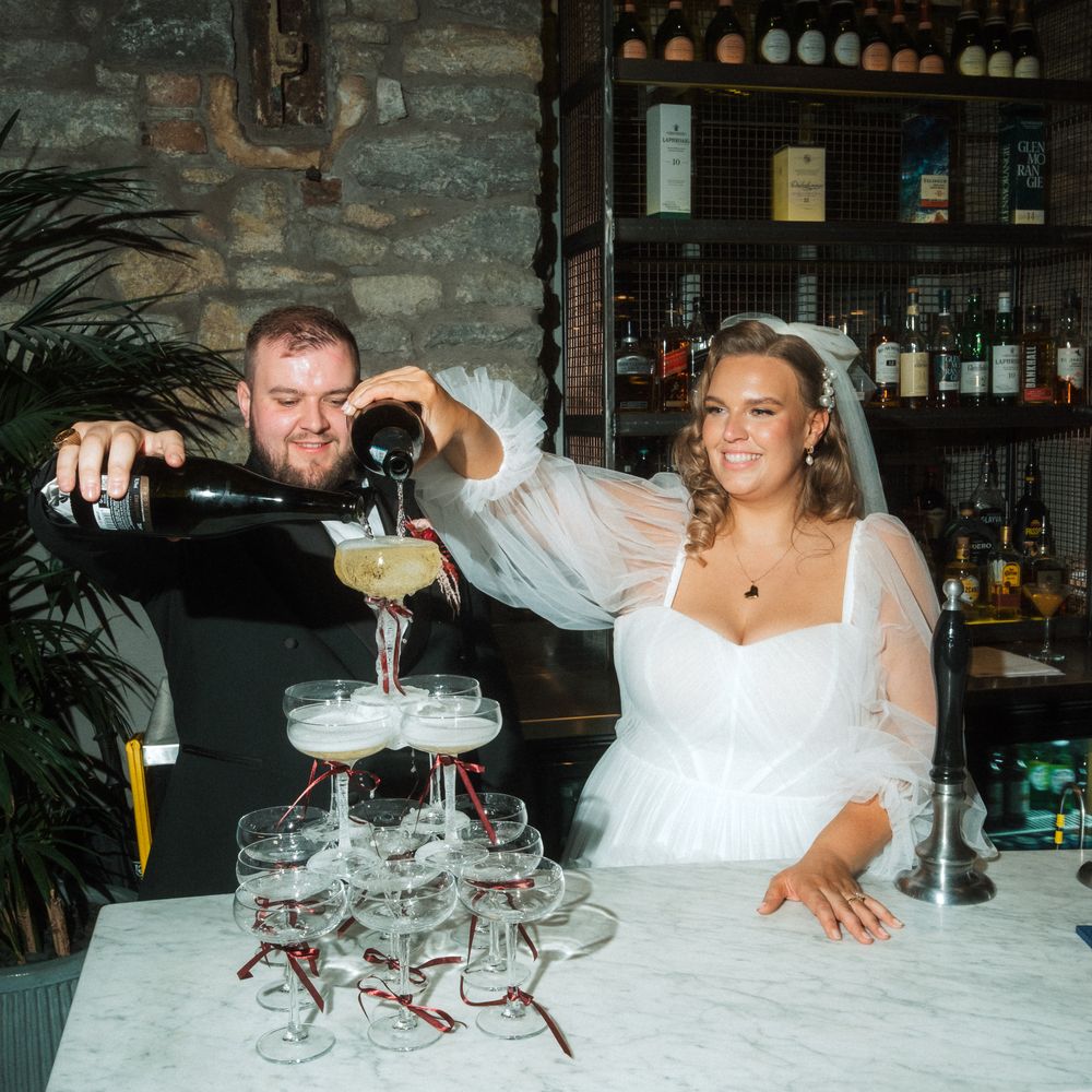 ribbon glasses champagne tower