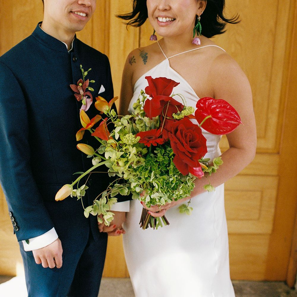 red floral bouquet details