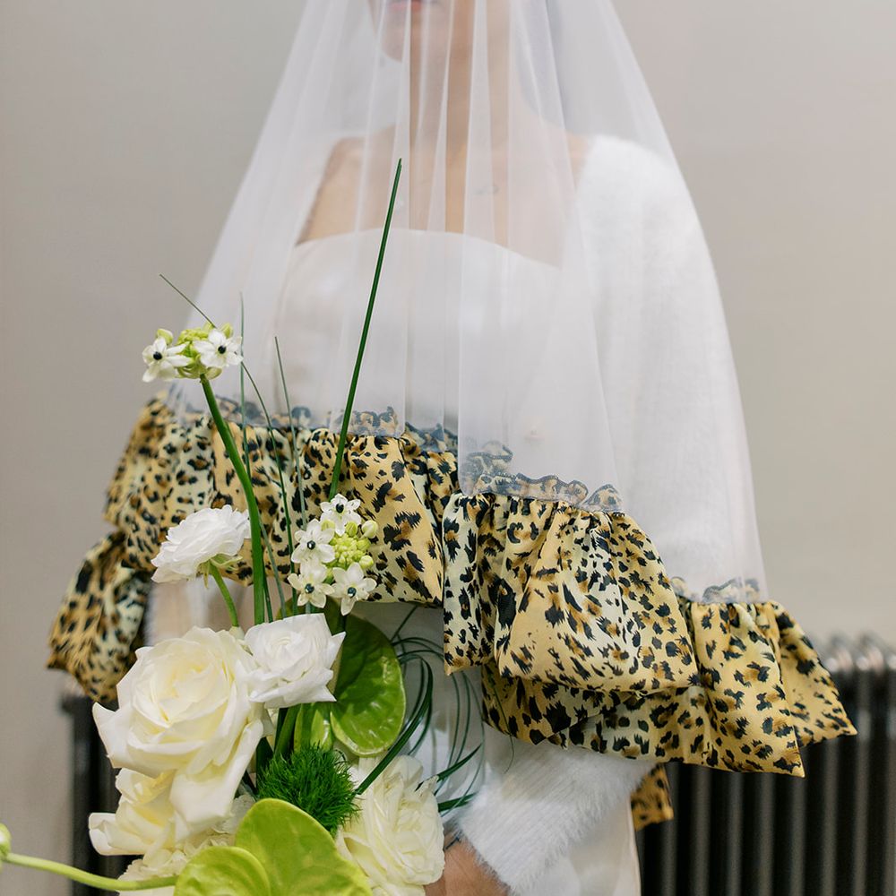 bride leopard print sleeves veil