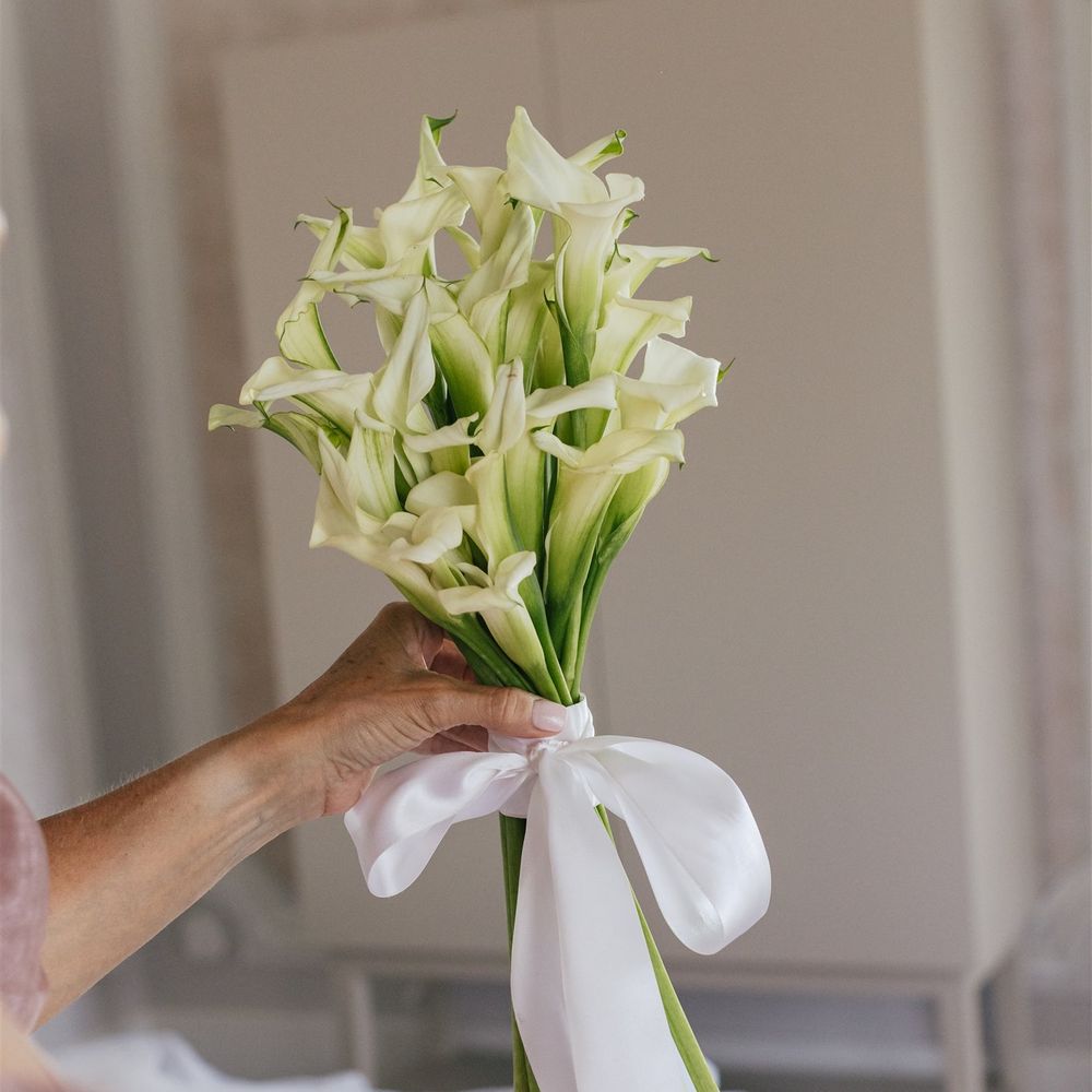 calla lillies white bouquet