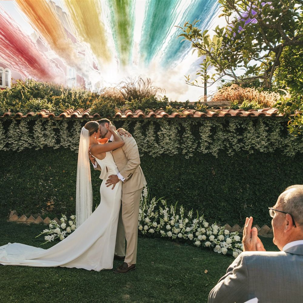 colour bomb ceremony kiss