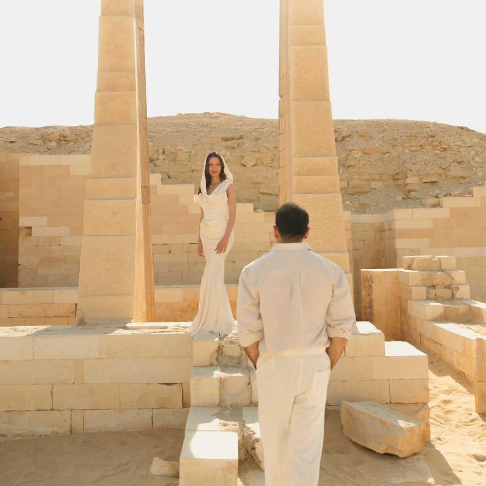 bride and groom at the ruins of pyramid of giza