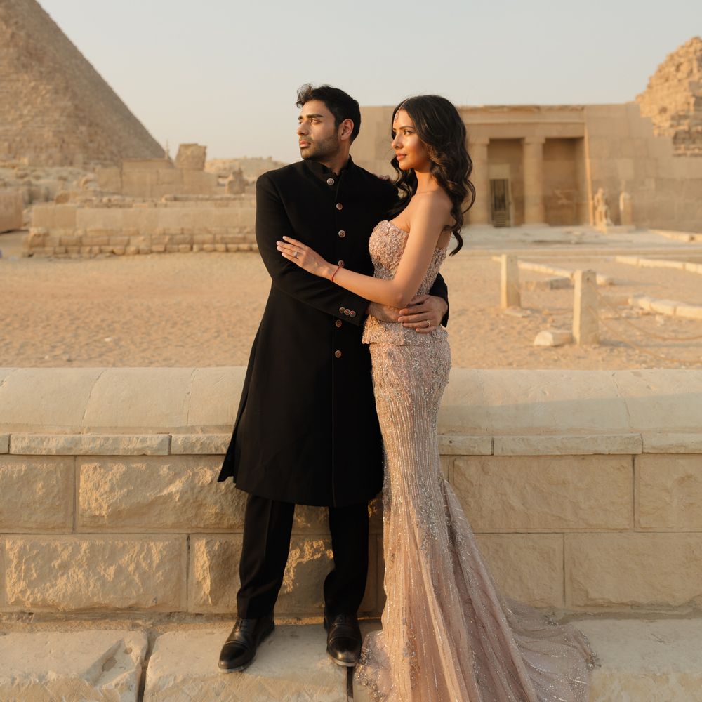 bride and groom under pyramids of giza