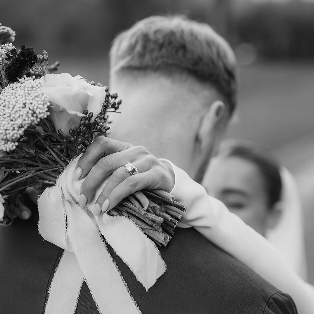 wedding ring rustic bouquet details