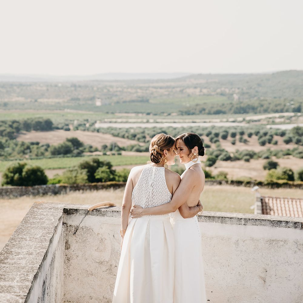 brides taking in view of masseria amastuola