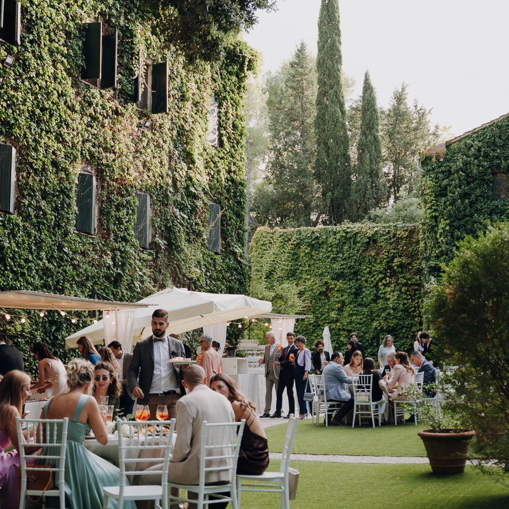 alfresco wedding reception aperol spritz ivy courtyard