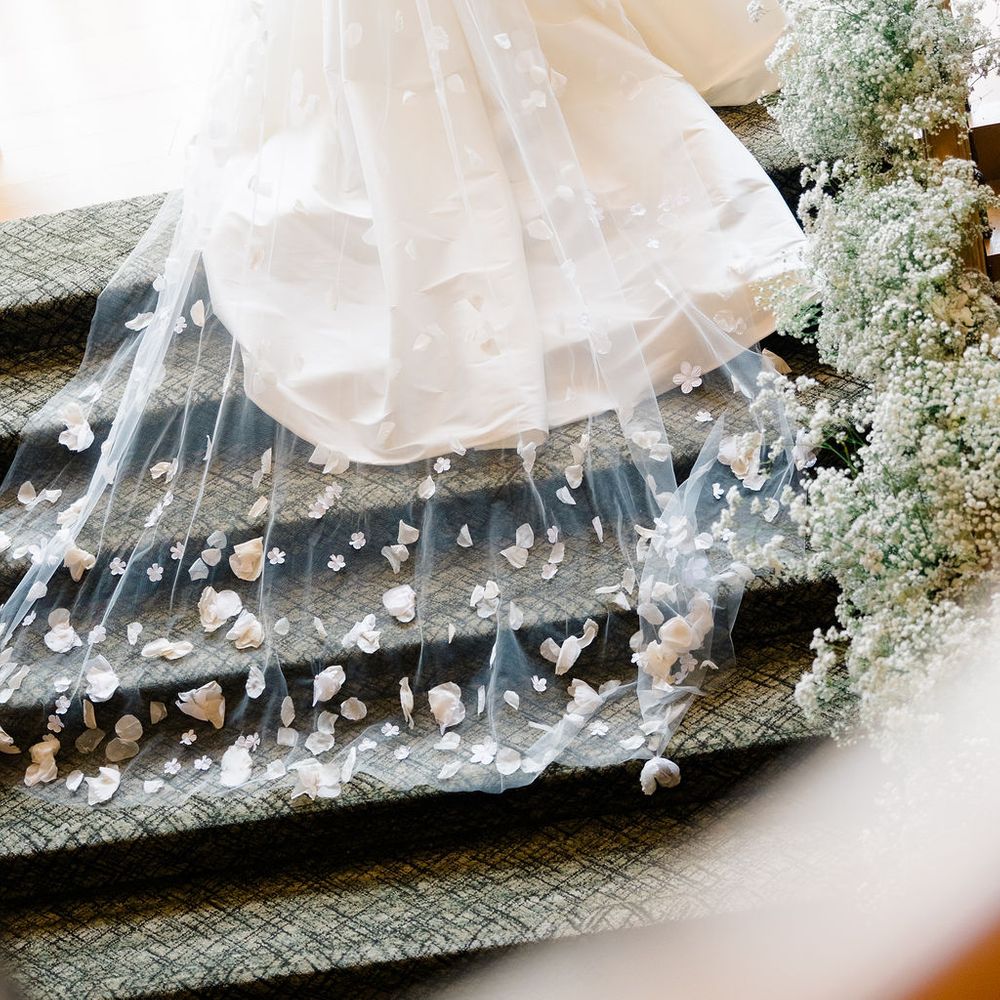 veil details structural 3D flower trim