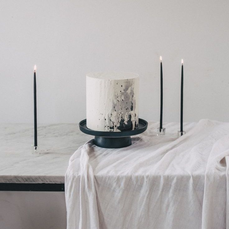 Minimal Elegant Wedding Cake 