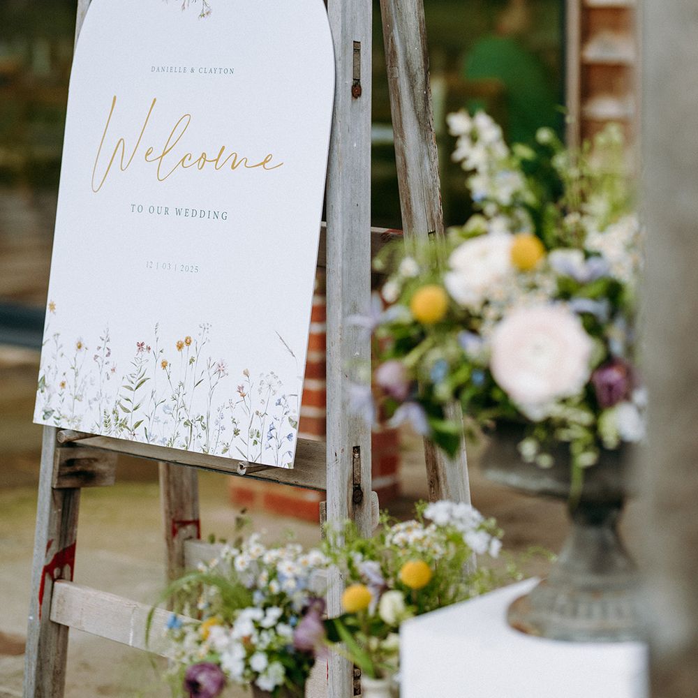 arched-floral-wedding-sign