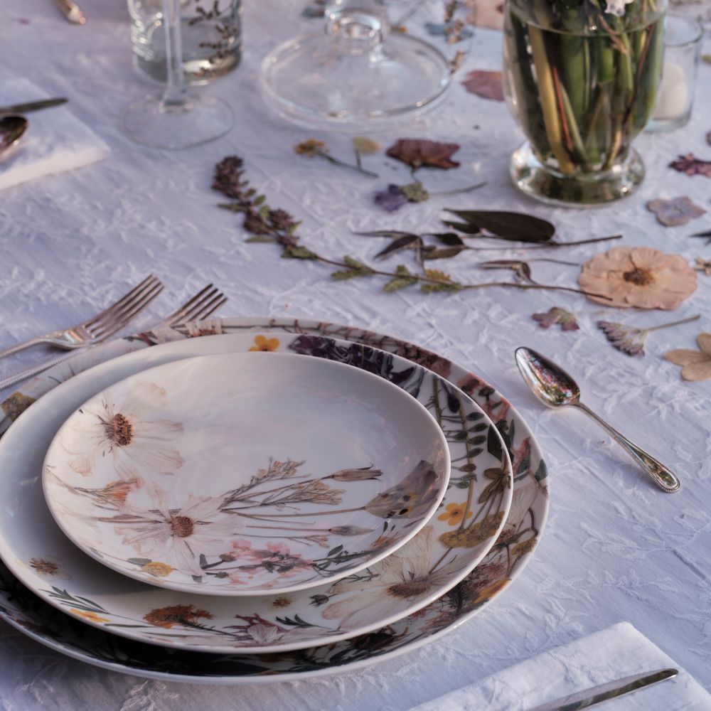 pressed flower wedding table decor 