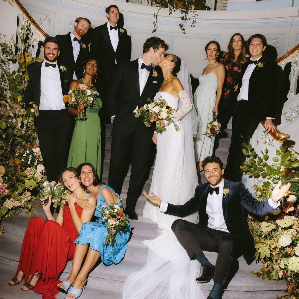 wedding-party-group-photo-surrounded-by-autumn-flowers