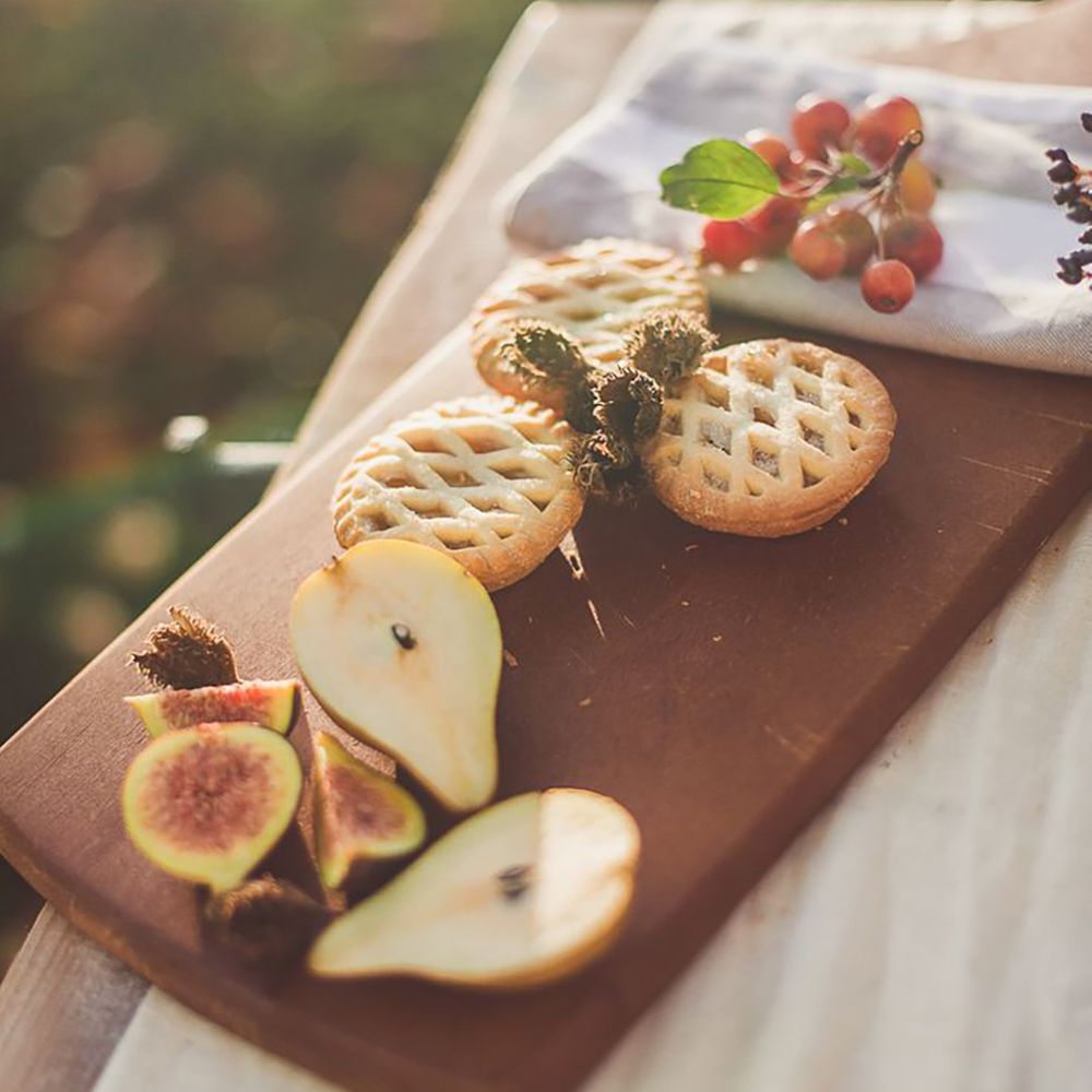 Autumnal apple pie desserts on wooden tray