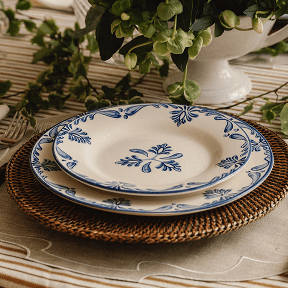 blue-patterned-plate-place-setting