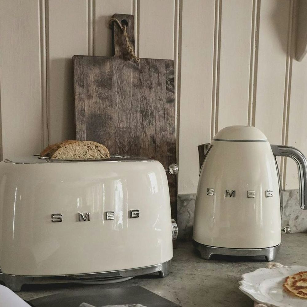 smeg-toaster-and-kettle.