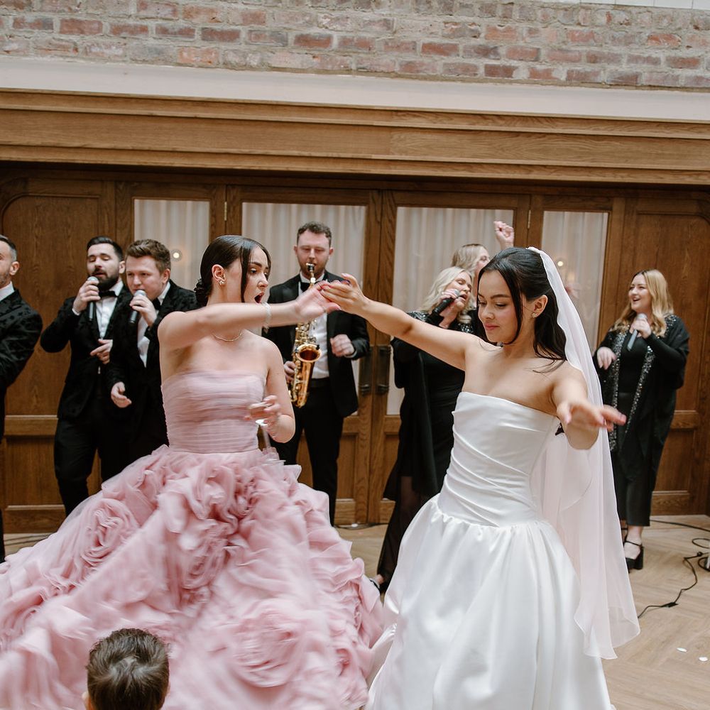 bride dancing live band saxophone