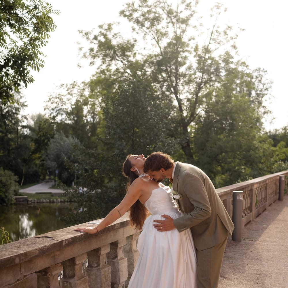 bride groom balustrade neck kiss