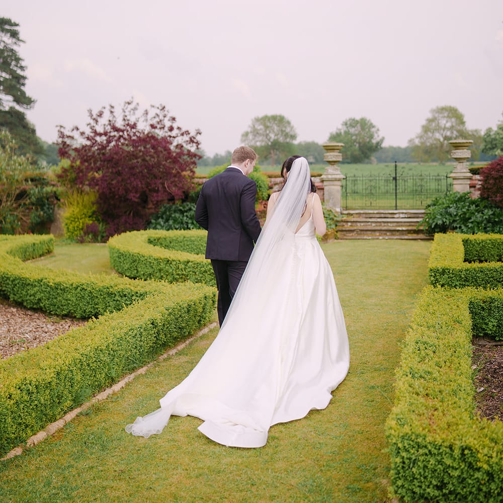 bride groom cathedral veil garden