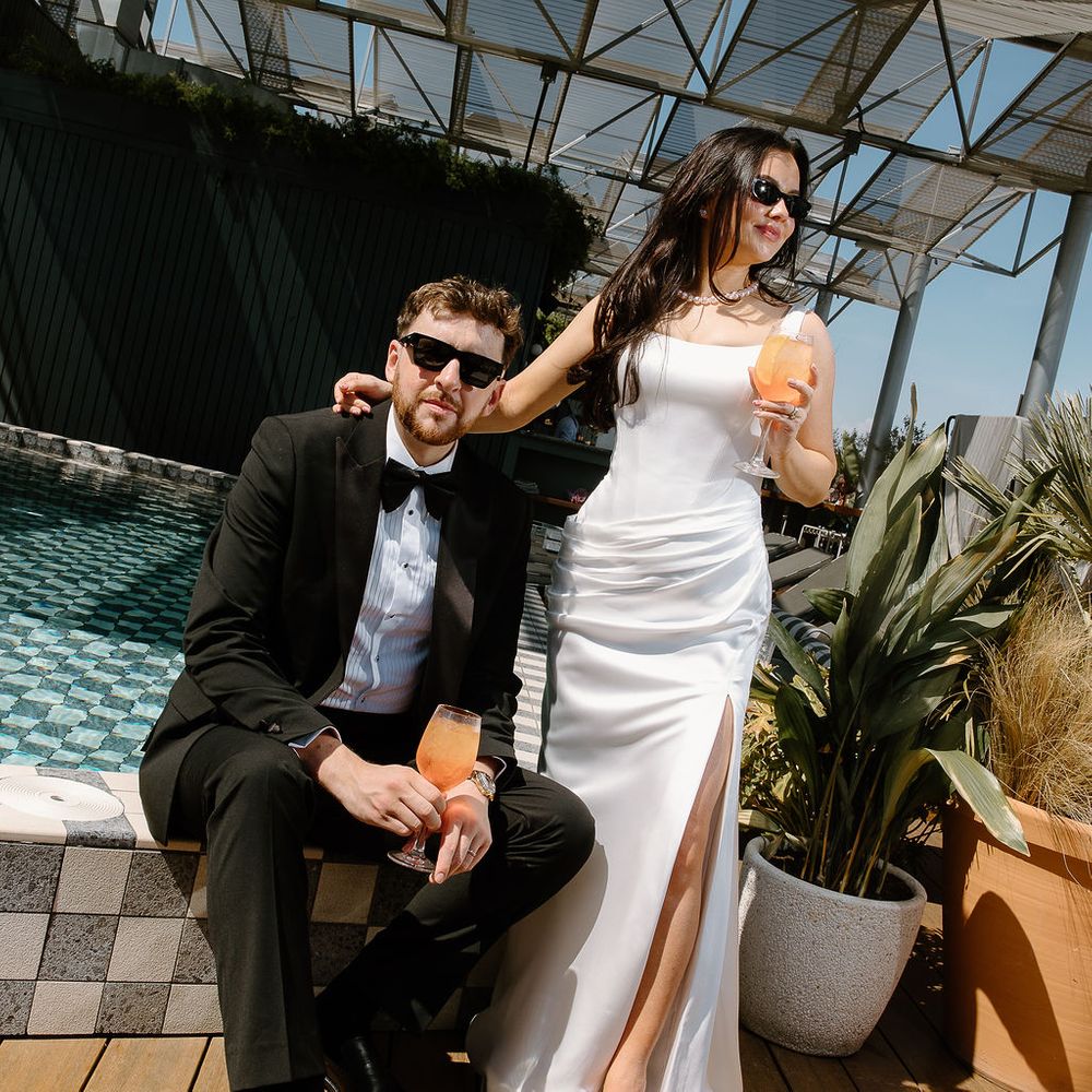 bride groom geometric canopy spritzes