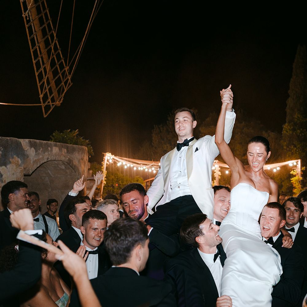 bride groom shoulder lift dancefloor