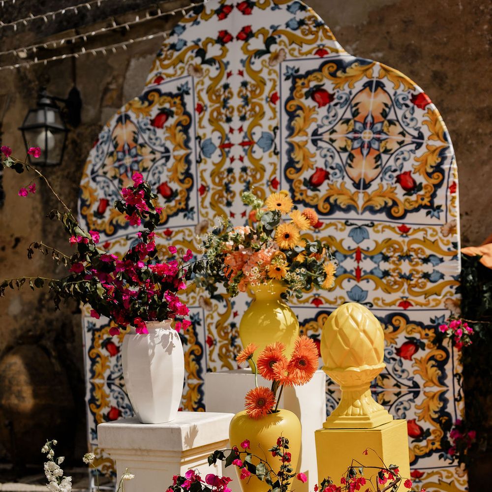 ceremony florals majolica backdrop