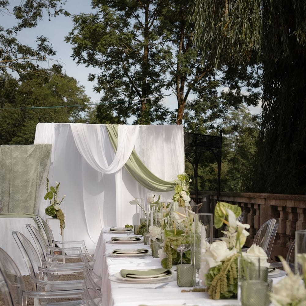 long banquet table ceremony backdrop