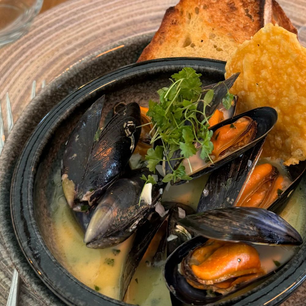 mussels broth parmesan crisp