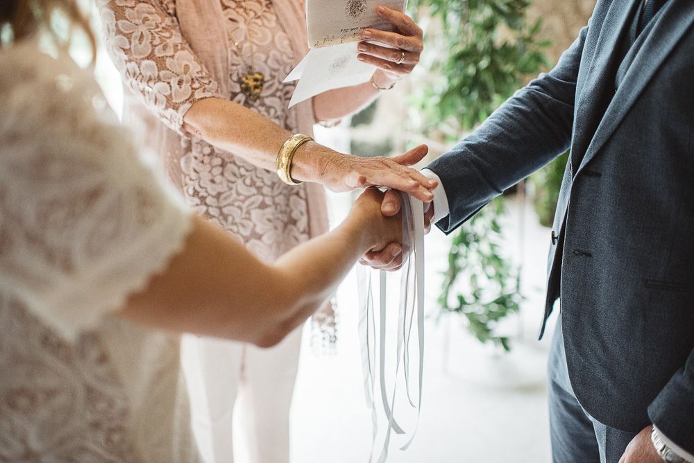 Handfasting Ceremony And How To Do It - Rock My Wedding