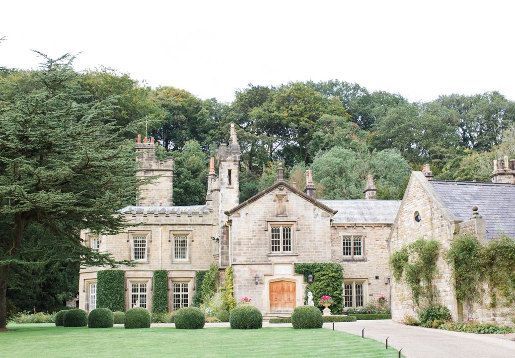 Peak District Wedding With Vintage Red Car & Brookfield Manor Reception