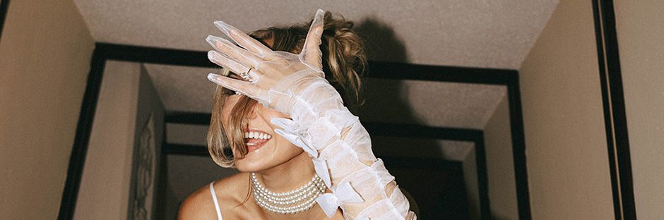 Black and white image of champagne spray wedding trend 2026