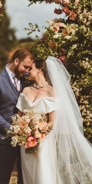 Bride wearing a pearl choker necklace by Vivienne Westwood